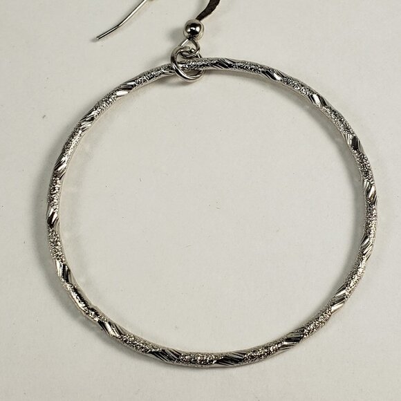 Women's Stylish Textured Design Silver tone Hoop Fishhook 2.5-inch Drop Earrings - Picture 6 of 9